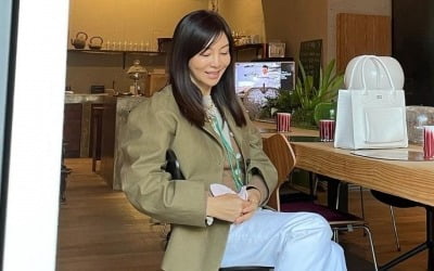 '두 달 뒤면 60세' 황신혜, "이쁜 가을 날씨"에 삼성동 나들이…'언니' 같은 동안 미모 [TEN★]