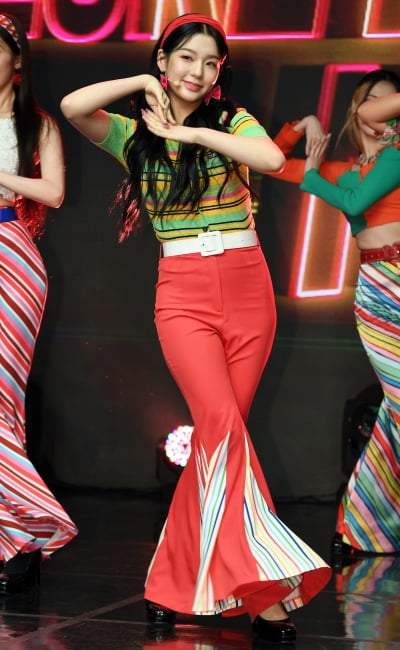 [TEN 포토] 시크릿넘버 수담 '춤추는 인형'