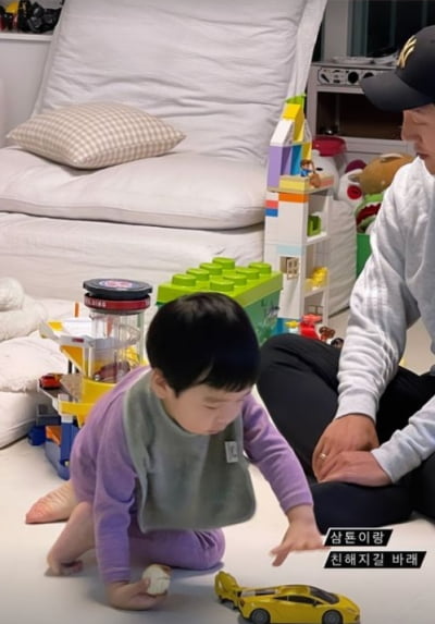 '이필모♥'서수연, 아들 사랑스러운 일상...삼촌과 친해지길[TEN★]
