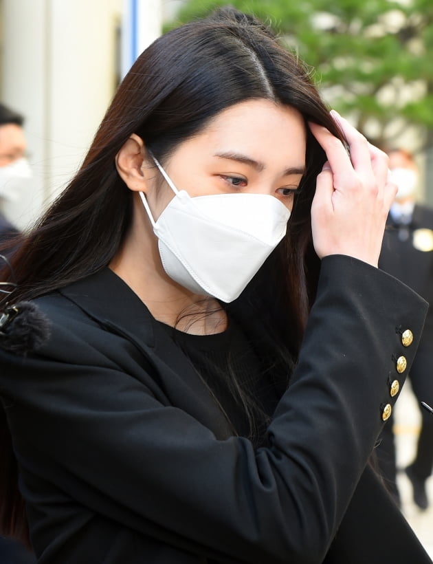음주운전, 특정범죄가중처벌법상 위험운전치상 혐의로 기소된 그룹 애프터스쿨 출신 가수 겸 배우 리지(본명 박수영)가 28일 오전 서울 서초구 서울중앙지방법원에서 진행된 첫 선고 공판에 출석하고 있다./ 사진=조준원 기자 wizard333@