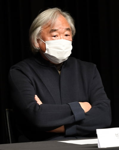 [TEN 포토] 윤정희 방치의혹 질문 받는 백건우