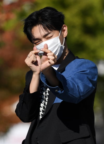 [TEN 포토] 윤지성 '느낌있는 포즈'
