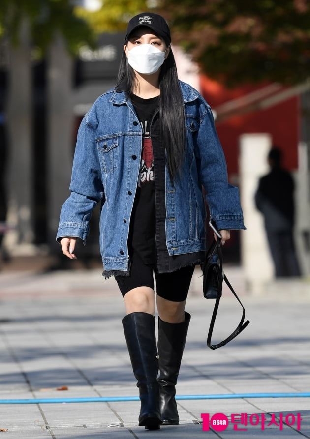 [TEN 포토] 에일리 '파워 넘치는 발걸음'