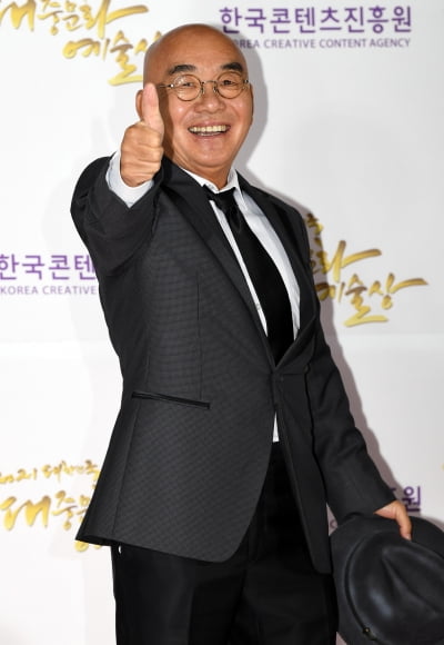 [TEN 포토] 이장희 '텐션 높이는 엄지척!'