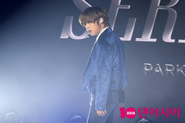 [TEN 포토] 박지훈 '섹시미가 흐른다'
