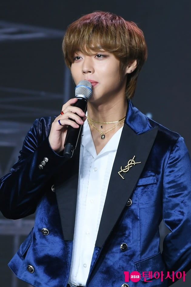 [TEN 포토] 박지훈 '새 앨범 HOT&COLD로 인사드려요'