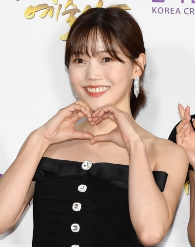 [TEN 포토] 오마이걸 효정 '러블리 하트'