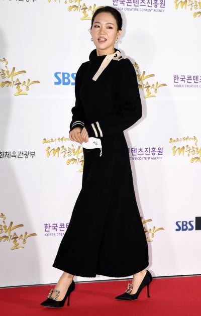 [TEN 포토] 한예리 '레드카펫을 밝히는 미모'