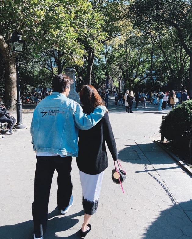 손태영♥권상우, 어깨동무하고 달달한 뉴욕 데이트…결혼 14년차에도 신혼 분위기 [TEN★]