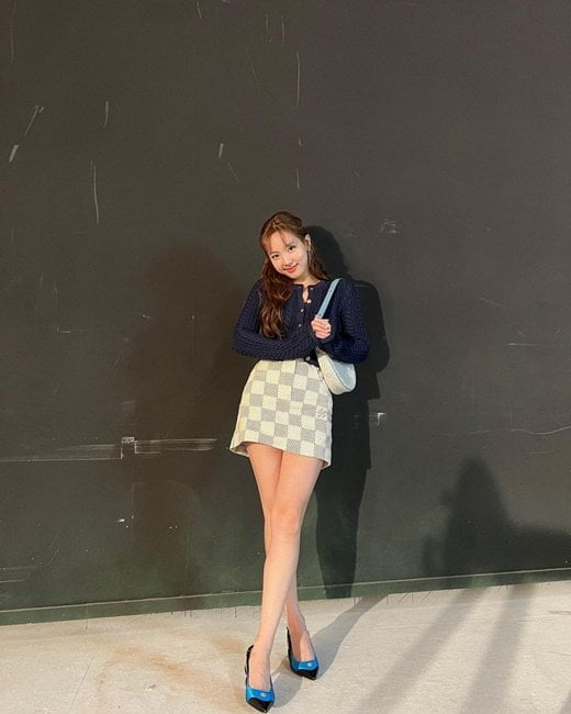 트와이스 나연, 이정도 였어? L사 명품 하이힐 보다 빛나는 각선미 [TEN★] 