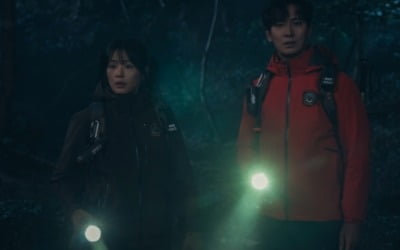'지리산' 전지현X주지훈, 어둠 속 수색 중 패닉…창백한 낯빛