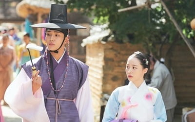 '연모' 로운X배윤경, 단란한 분위기 포착 '심쿵'