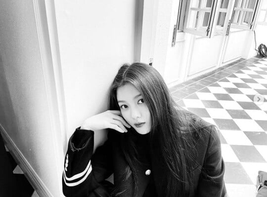 김유정, 흑백 뚫고 나오는 완벽 비주얼…오늘도 리즈 갱신 ing [TEN★]