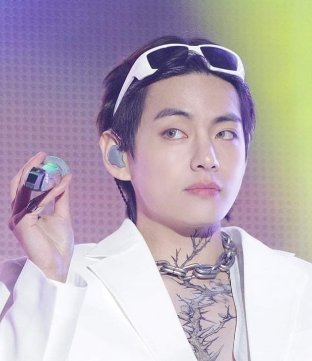 '뷔다스 이펙트' 방탄소년단 뷔, 온콘에서도 완판신화... 고가 자켓 품절