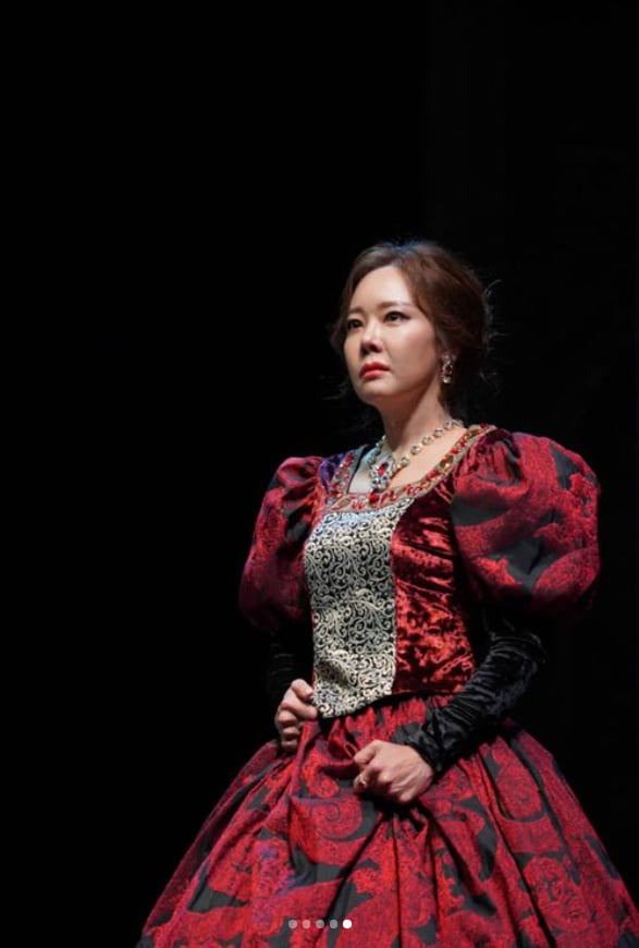 소유진, 연극 '리어왕' 첫 공연 전석매진...이청아 "유진언니 화이팅"[TEN★]