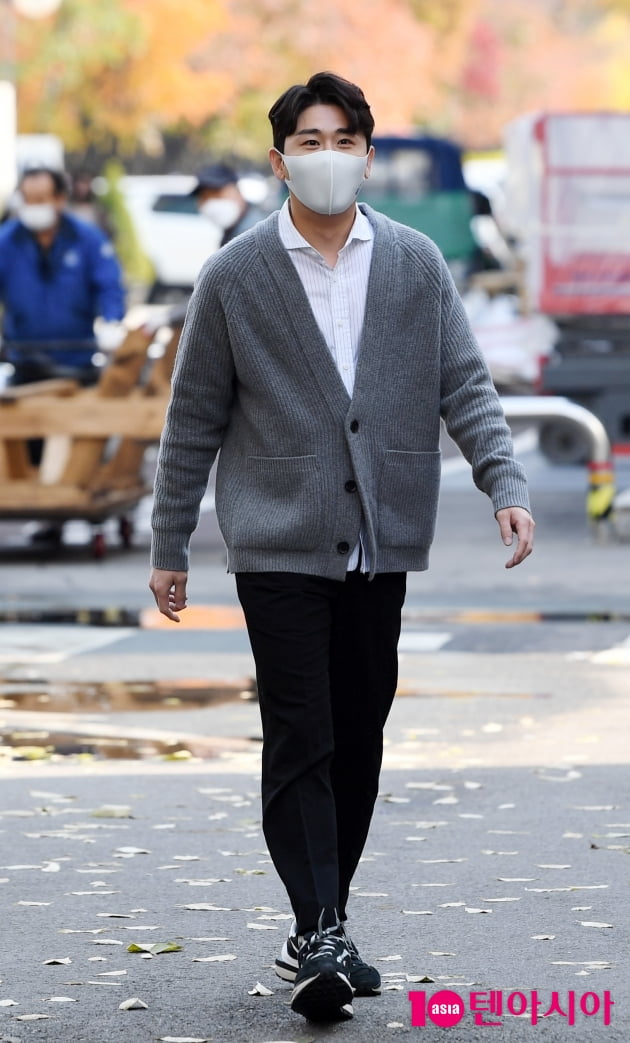[TEN 포토] 영탁 '수 많은 취재진에 깜짝이야'