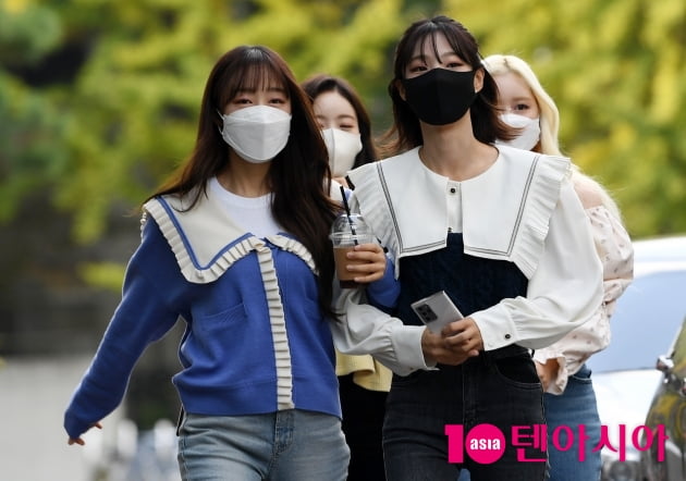[TEN 포토] 우주소녀 수빈-여름 '다정하게 팔장끼고'