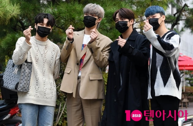 [TEN 포토] 에이티즈 '훈훈한 출근길'