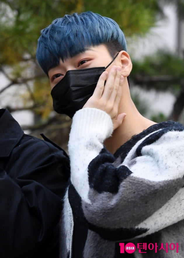 [TEN 포토] 에이티즈 산 '시선 사로잡는 블루헤어'