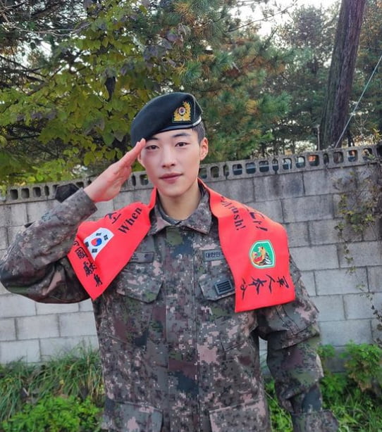 우도환, 얼굴살이 좀 빠졌네? 늠름한 군복 자태 '전역 신고' [TEN★]