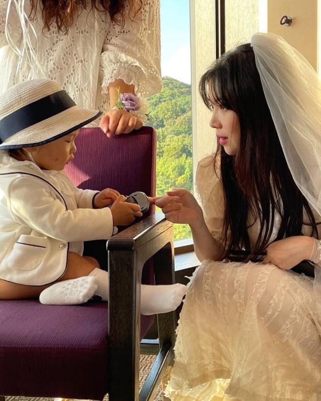 '이장원♥' 배다해, 남산뷰 호텔서 브라이덜 샤워…아이 향한 눈빛 '꿀 뚝뚝' [TEN★]