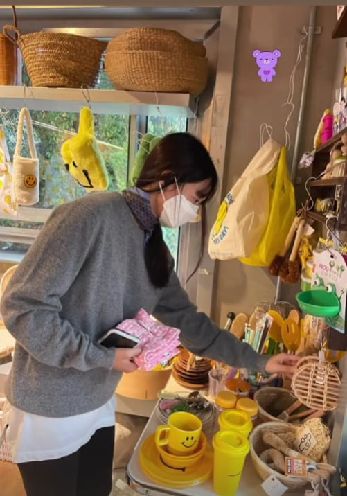 선물 고르는 신민아, ♥김우빈과 파티하나?[TEN★]