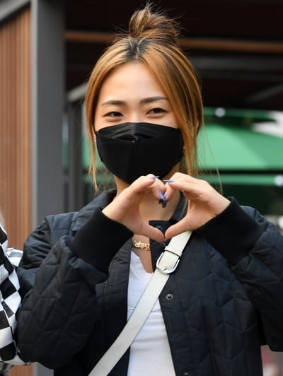 [TEN 포토]'스우파' 홀리뱅 허니제이 '리더의 심쿵 하트'