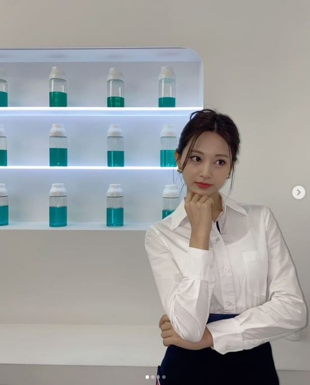 트와이스 쯔위, 치마 허리가 헐렁...개미허리 인증[TEN★]
