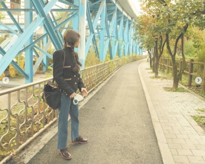 정려원, 가을에 깨어난 소녀감성...산책은 즐거워~[TEN★]