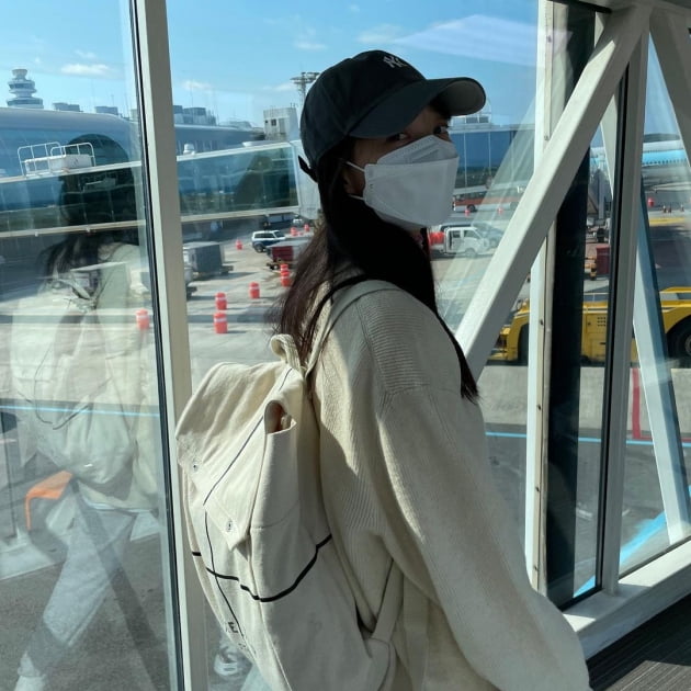 '김우빈♥' 신민아, 모자 상표 "달고 다녔어"…뒤늦게 알고 멋쩍은 눈웃음 [TEN★]