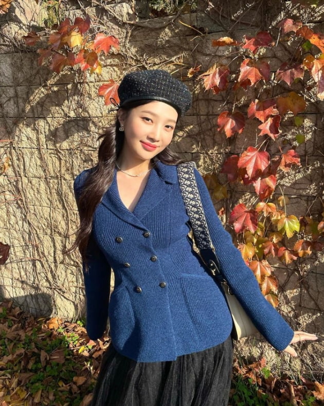 '크러쉬♥' 조이, 가을 햇살에 더해진 이쁨...핑크빛 미소[TEN★]