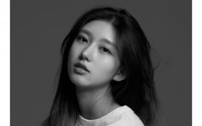 아이브, 新 비주얼 멤버 가을 공개…2002년생 랩 포지션