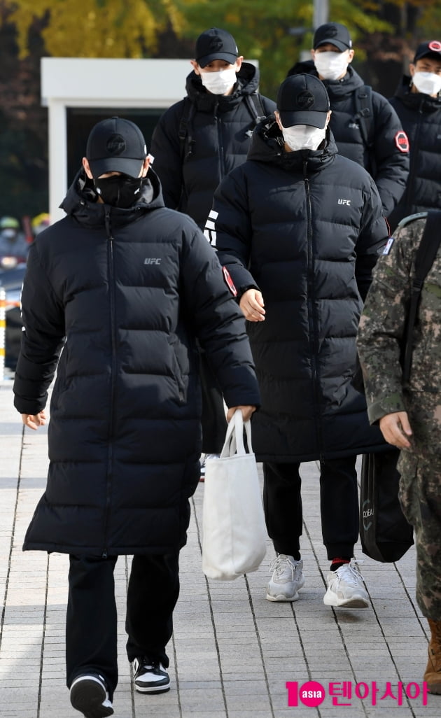 [TEN 포토] 정대형-엘-찬열 '군대에서 보내는 뮤지컬'