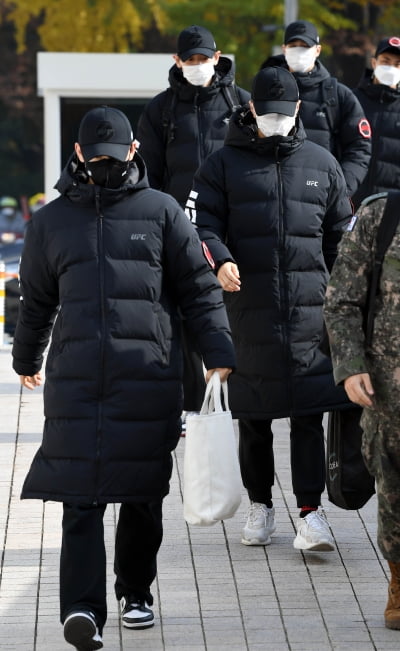 [TEN 포토] 정대형-엘-찬열 '군대에서 보내는 뮤지컬'
