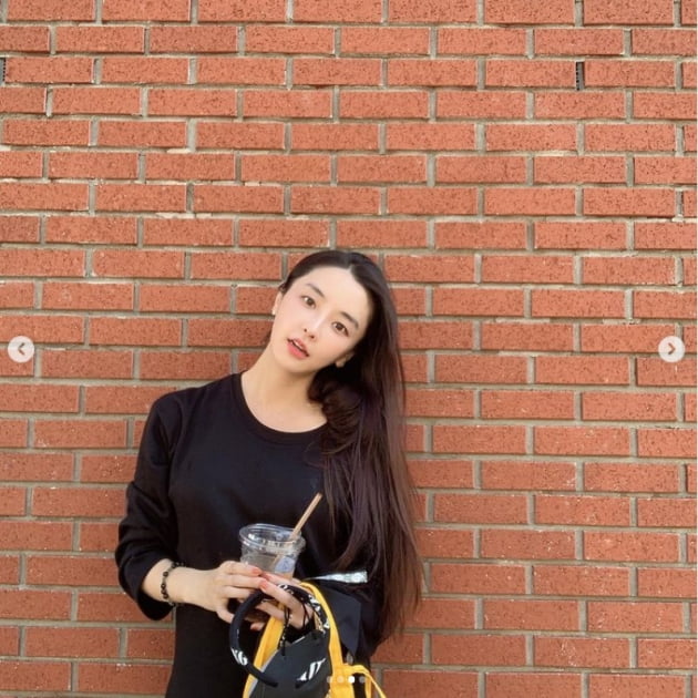 정유미, '♥' 강타와 데이트중?...빛나는 청청미모[TEN★]