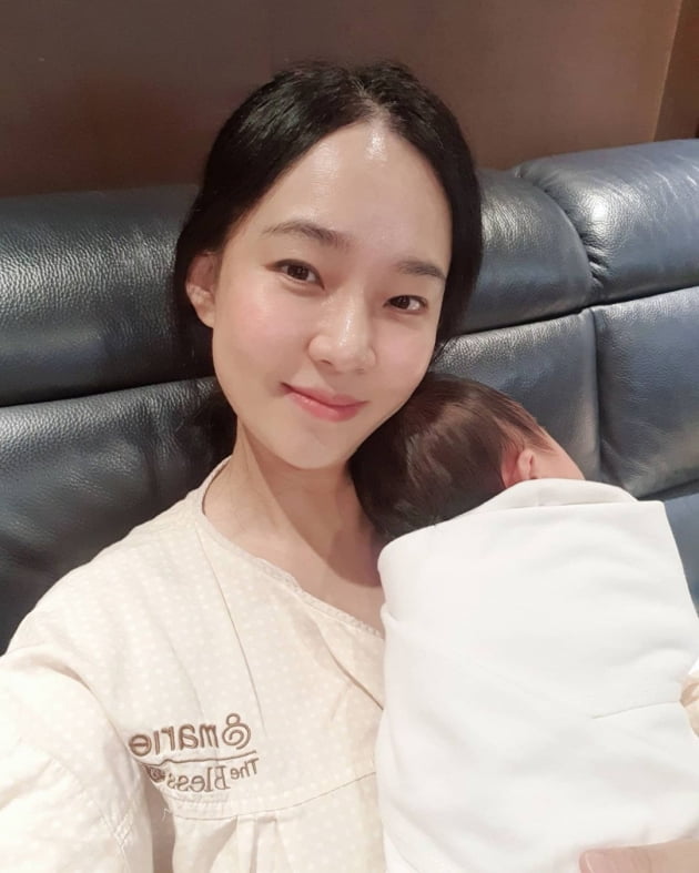 '조리원 8일차' 박민정, ♥조현재 똑 닮은 딸 공개 "셋째는 없습니다" [TEN★]