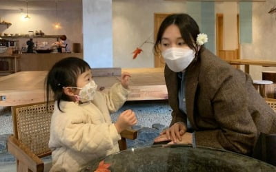 '임신 31주' 이지혜, 예약제 카페서 귀여운 "짝꿍"과 "노는 게 제일 좋아" [TEN★]