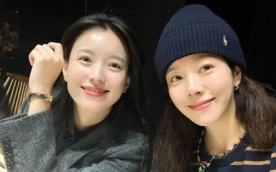 한지민X한효주, 한자매의 단풍놀이…김연경 "♥" [TEN★]