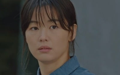 '지리산' 전지현X주지훈, 감자폭탄 테러범 윤지온 의심