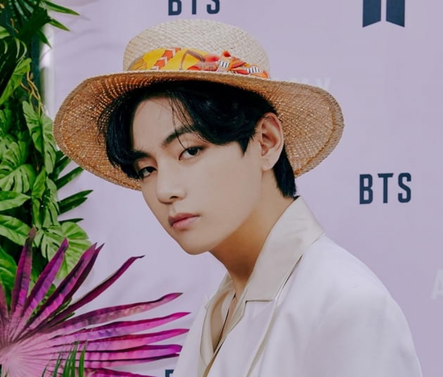 방탄소년단 뷔, 록스타로 파격 변신..스치면 품절 '뷔 이팩트'