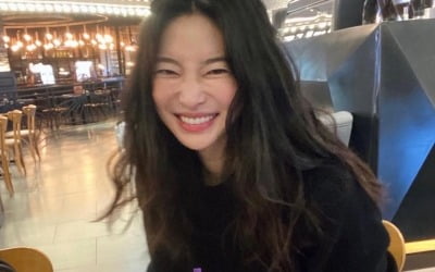 '김영임 며느리' 김윤지, 넷째 손가락이 낀 빛나는 반지…주말 여유 즐기는 새댁 [TEN★]