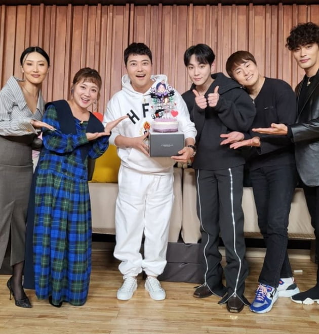 전현무, 이시언♥서지승 결혼 축하…"생일에 들려온 서프라이즈" [TEN★]