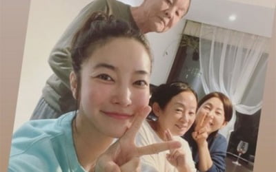 '최우성♥' 김윤지, 고부·사돈 갈등 제로…시부모님+친정어머니와 "다 같이" [TEN★]