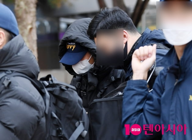 [TEN 포토+] 병장 박보검 '이 순수함~대체불가...가려도 멋짐 폭발'