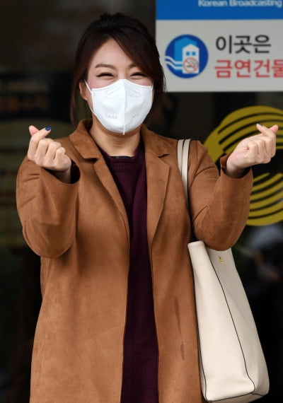 [TEN 포토] 빅마마 이영현 '애교 눈웃음과 하트'