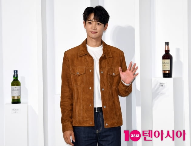 [TEN 포토] 샤이니 민호 '반사판 없이도 빛나네'