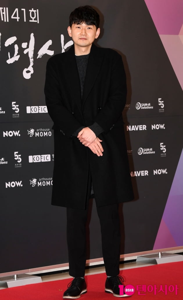 [TEN 포토] 신인평론상 수상한 정우성 
