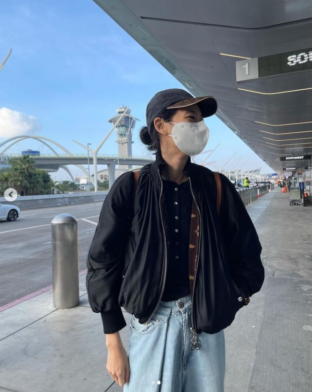 '이동휘♥' 정호연, L사 명품으로 완성된 공항패션...LA 이어 NY 월드스타 바쁘네[TEN★]