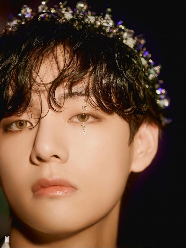 방탄소년단 뷔, 자작곡 'Sweet Night' 스포티파이 1억 7500만 돌파