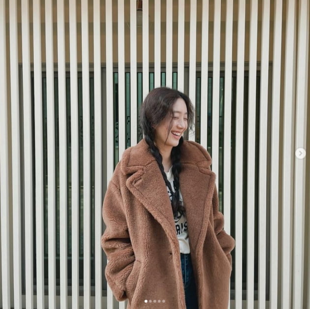 정려원, 양갈래 머리하고 소녀처럼...달려라 하니?[TEN★]